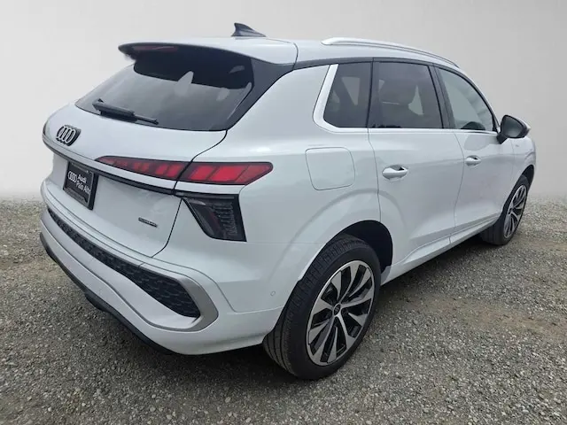 2026 Audi Q3 S line quattro photo 3