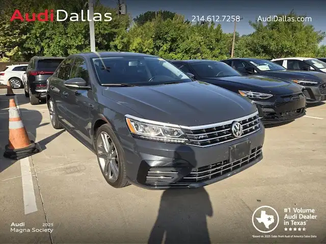 2018 Volkswagen Passat 2.0T R-Line Auto's photo