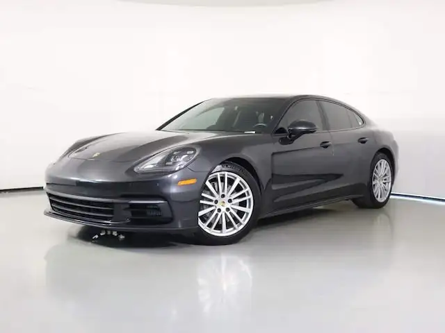 2017 Porsche Panamera 4S's photo