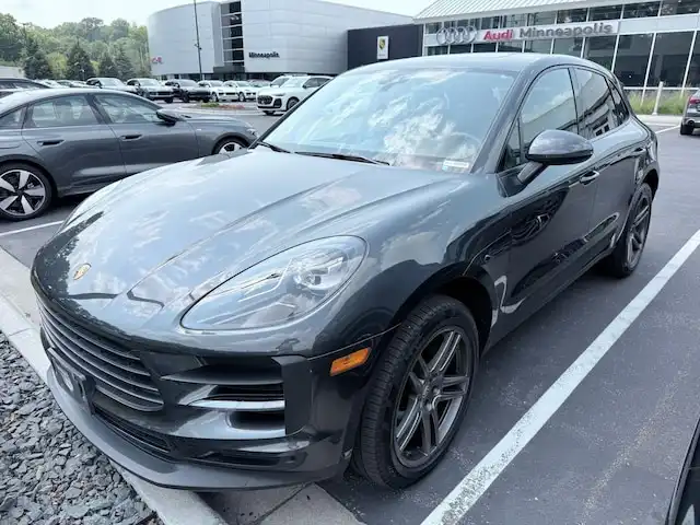 2019 Porsche Macan Base's photo