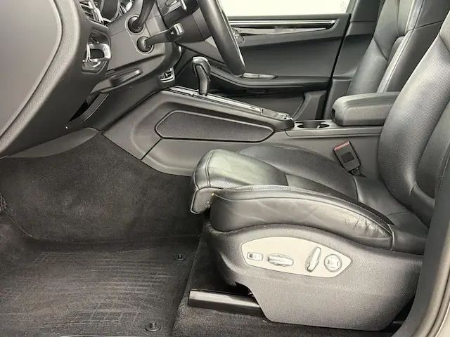 2024 Porsche Macan Base photo 5