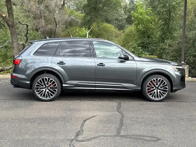 2026 Audi SQ7 Prestige quattro Tiptronic photo 4