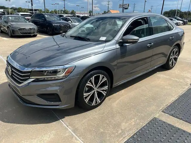 2022 Volkswagen Passat 2.0T SE Auto's photo