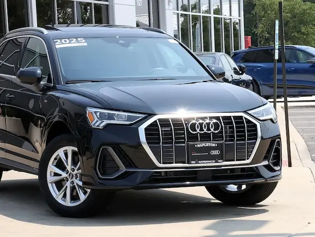 2025 Audi Q3 45 TFSI S Line Premium quattro photo 4