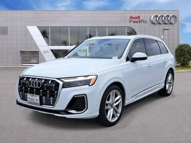 2025 Audi Q7 55 Premium Plus quattro Tiptronic's photo