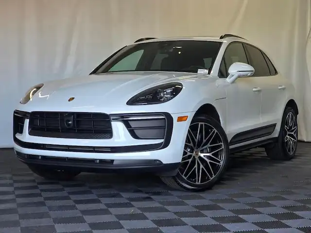 2026 Porsche Macan Base's photo