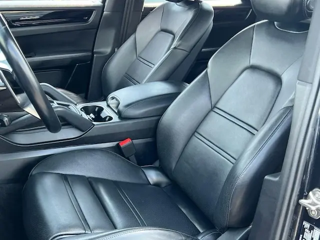 2021 Porsche Cayenne Base photo 4