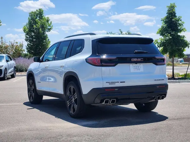 2024 GMC Acadia Elevation AWD photo 3
