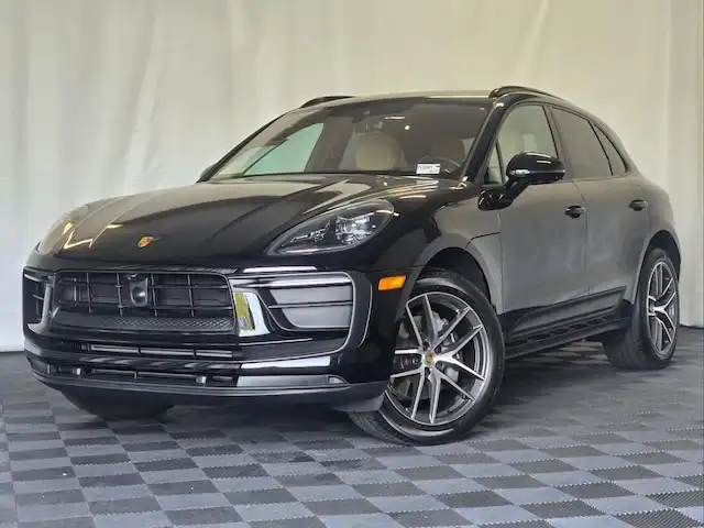 2025 Porsche Macan Base's photo