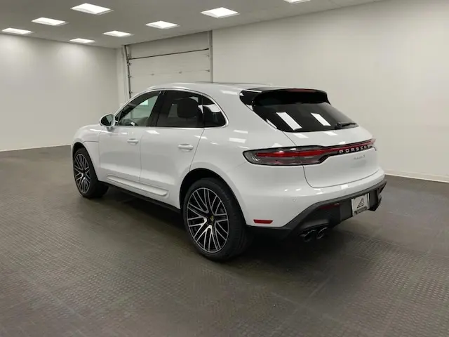 2023 Porsche Macan S photo 3