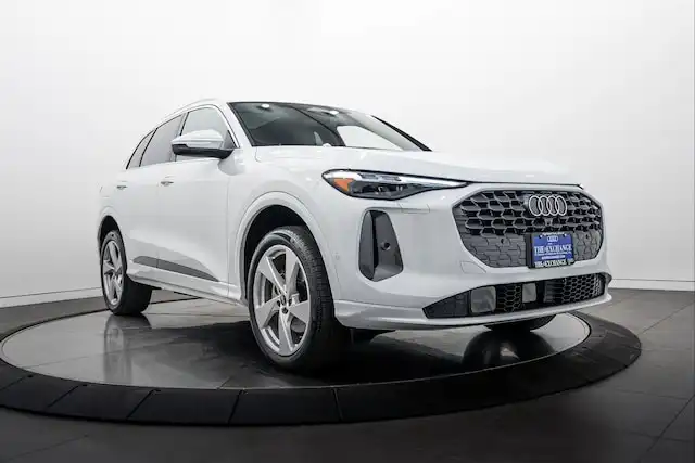 2025 Audi Q5 40 Premium Plus's photo