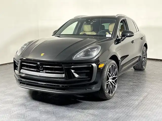 2023 Porsche Macan Base's photo