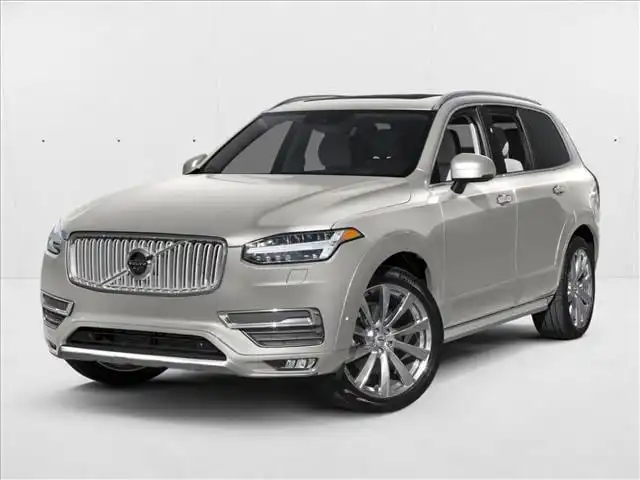 2016 Volvo XC90 T6 AWD Momentum's photo