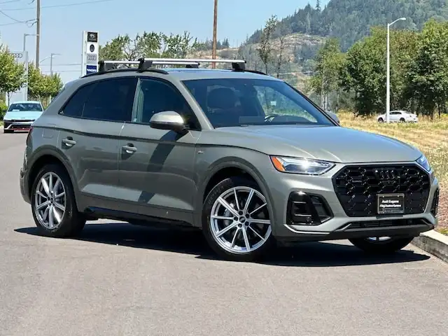 2023 Audi Q5 55 e Premium Plus's photo