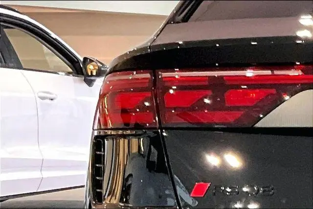 2026 Audi RS Q8 Base photo 4