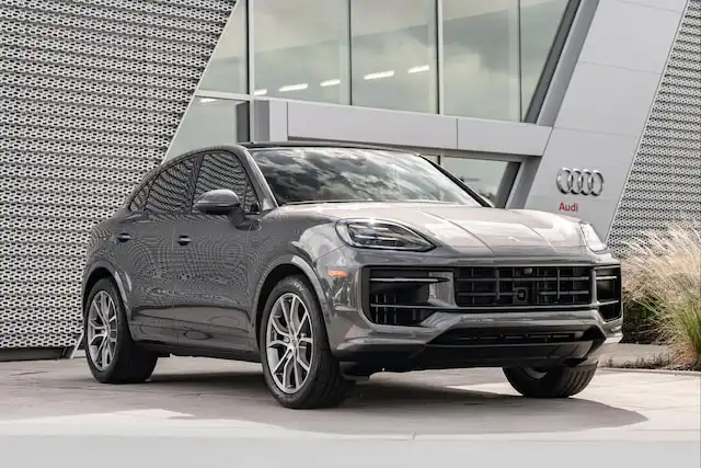 2025 Porsche Cayenne Base's photo