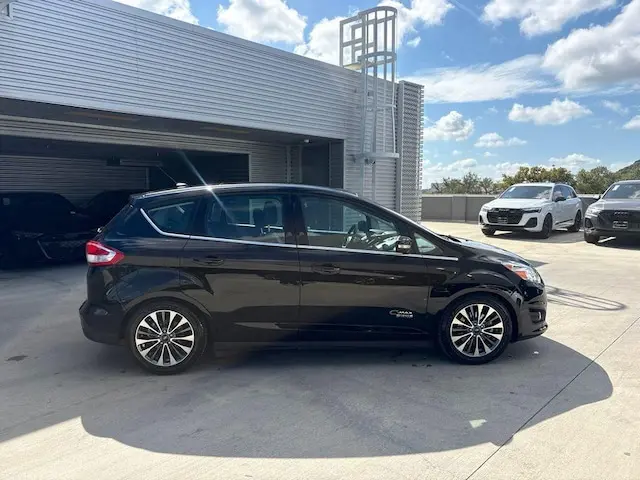 2017 Ford C-Max PHEV Titanium photo 4
