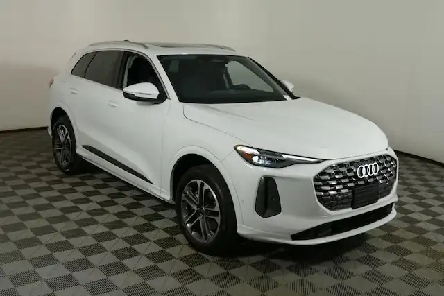 2026 Audi Q5 Premium Plus quattro's photo