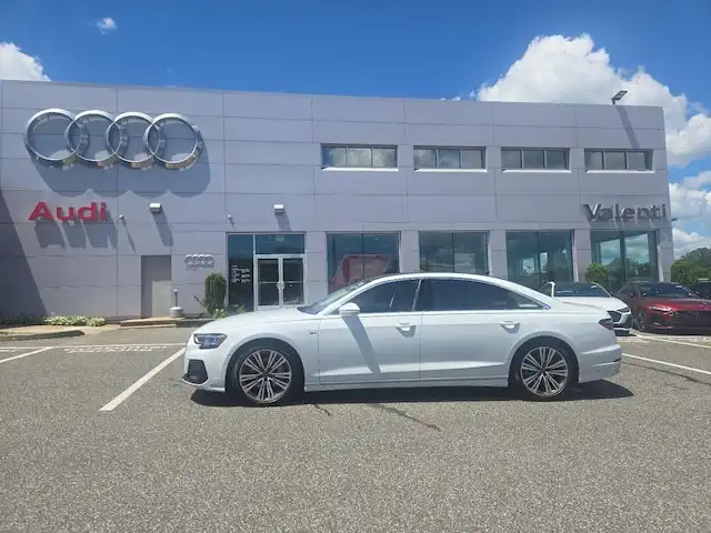 2023 Audi A8 55 TFSI L quattro Tiptronic's photo