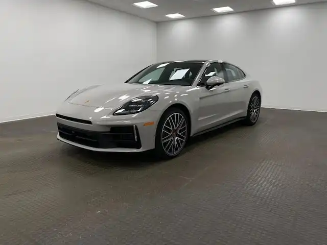 2025 Porsche Panamera 4's photo