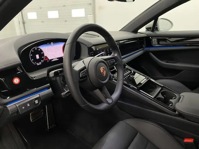2025 Porsche Panamera 4 photo 4