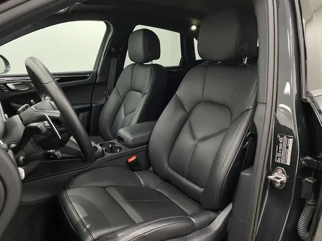 2025 Porsche Macan Base photo 5