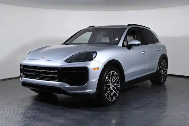 2025 Porsche Cayenne GTS's photo