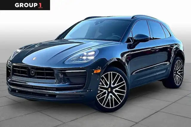 2026 Porsche Macan Base's photo