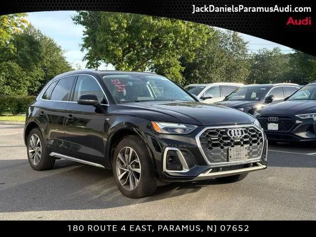 2023 Audi Q5 45 Premium Plus photo 3