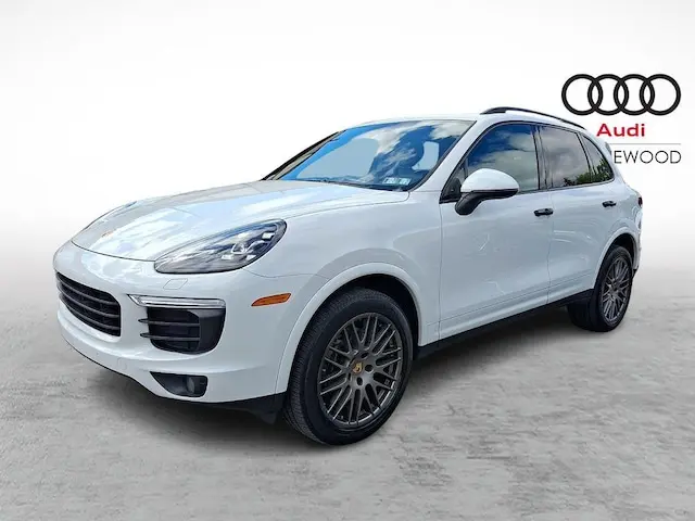 2017 Porsche Cayenne Platinum Edition photo 3