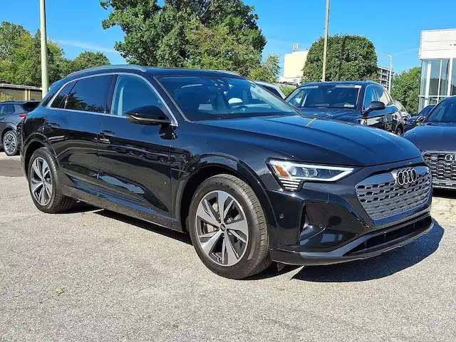 2024 Audi Q8 e-tron 114 kWh Premium Plus quattro 55's photo