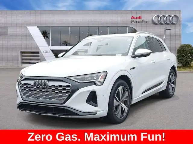 2024 Audi Q8 e-tron 114 kWh Premium Plus quattro 55's photo
