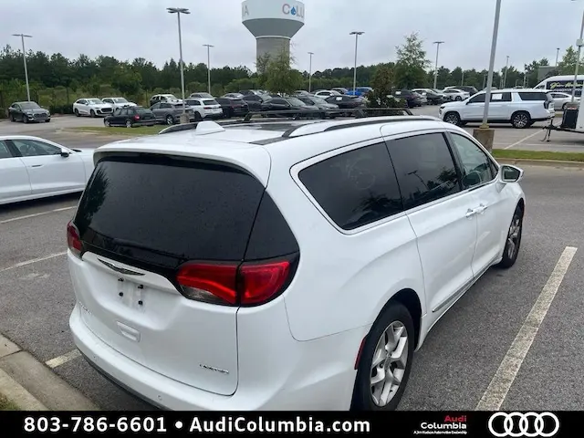 2020 Chrysler Pacifica Limited photo 4