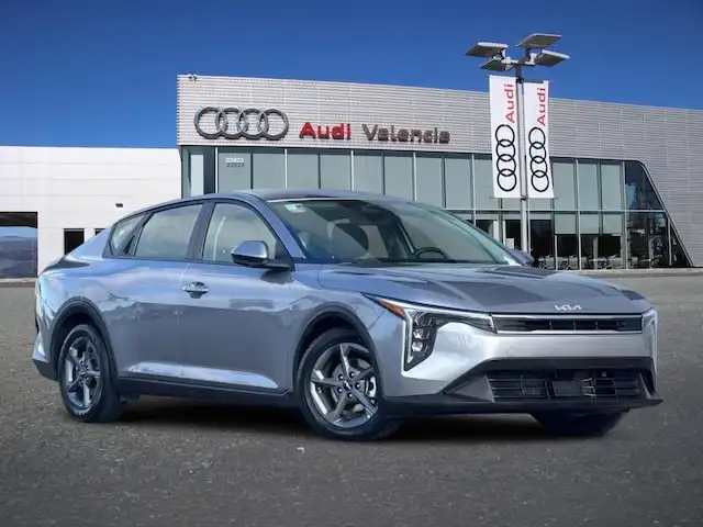 2025 Kia K4 LXS AT's photo