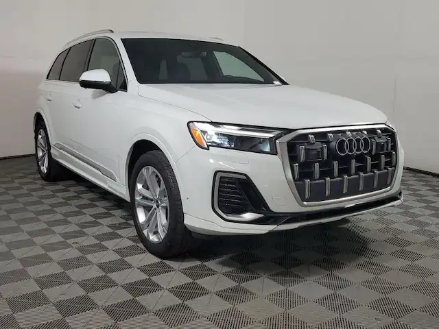 2025 Audi Q7 55 Premium Plus quattro Tiptronic's photo
