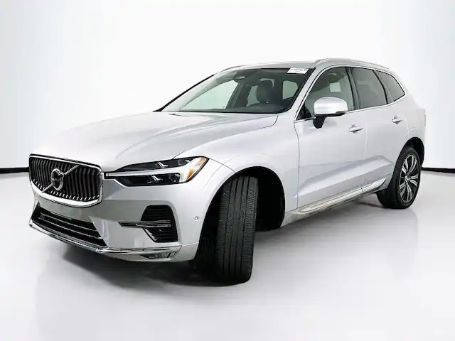 2023 Volvo XC60 B5 Plus Bright Theme AWD's photo