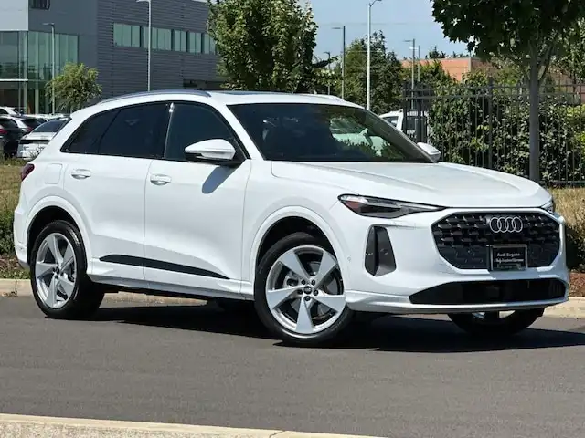2025 Audi Q5 Premium Plus quattro's photo