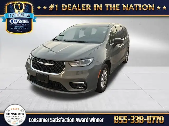 2025 Chrysler Pacifica Select's photo