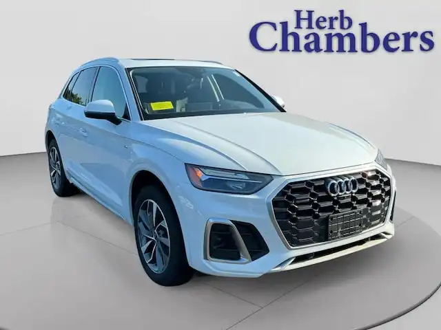 2022 Audi Q5 45 Premium Plus's photo