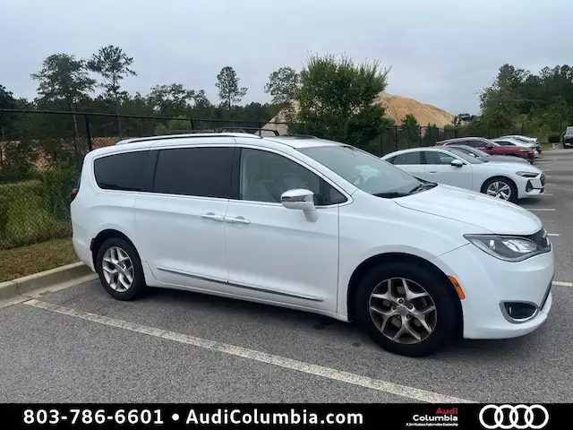 2020 Chrysler Pacifica Limited's photo
