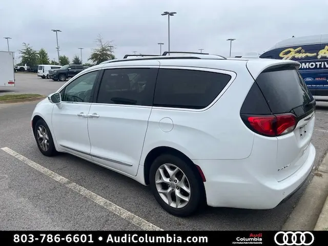 2020 Chrysler Pacifica Limited photo 3