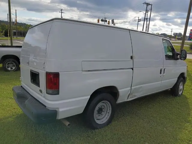 2012 Ford E-Series E-150 Van photo 4