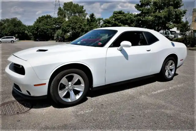 2017 Dodge Challenger SXT's photo