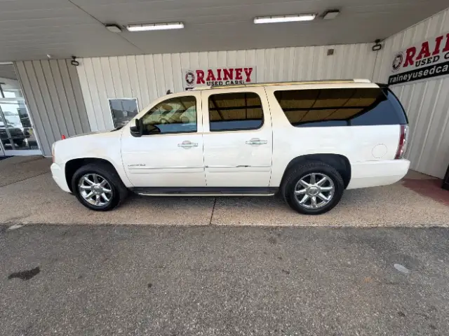 2013 GMC Yukon Denali 2WD photo 1
