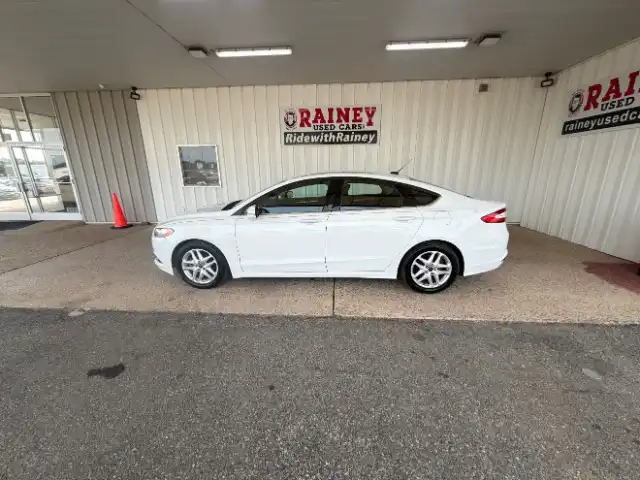 2016 Ford Fusion SE FWD's photo
