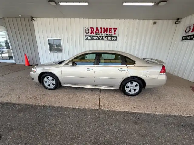 2010 Chevrolet Impala LT's photo