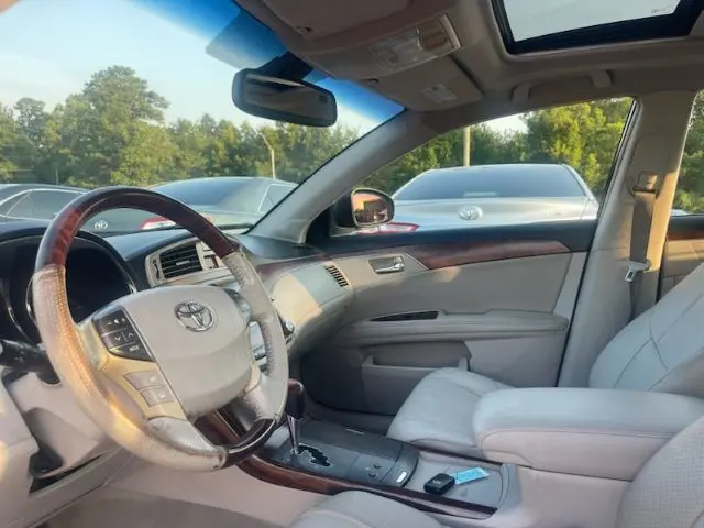 2012 Toyota Avalon Limited photo 4