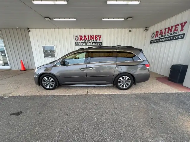 2014 Honda Odyssey Touring photo 1