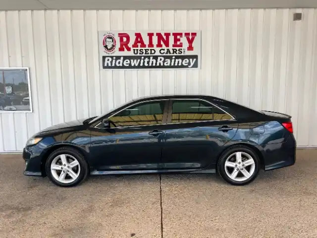 2014 Toyota Camry 2.5 Auto SE's photo