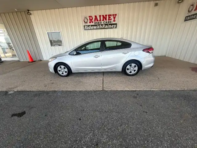 2017 Kia Forte LX AT's photo
